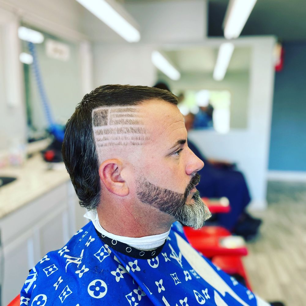 Family Barbers - Gibsonton Logo