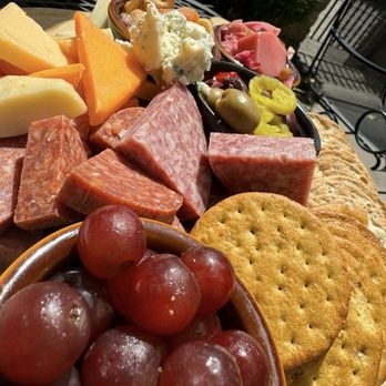 Wishmaker House Bed and Breakfast - Charcuterie - Bed & Breakfast Near Me - Bellville, Ohio