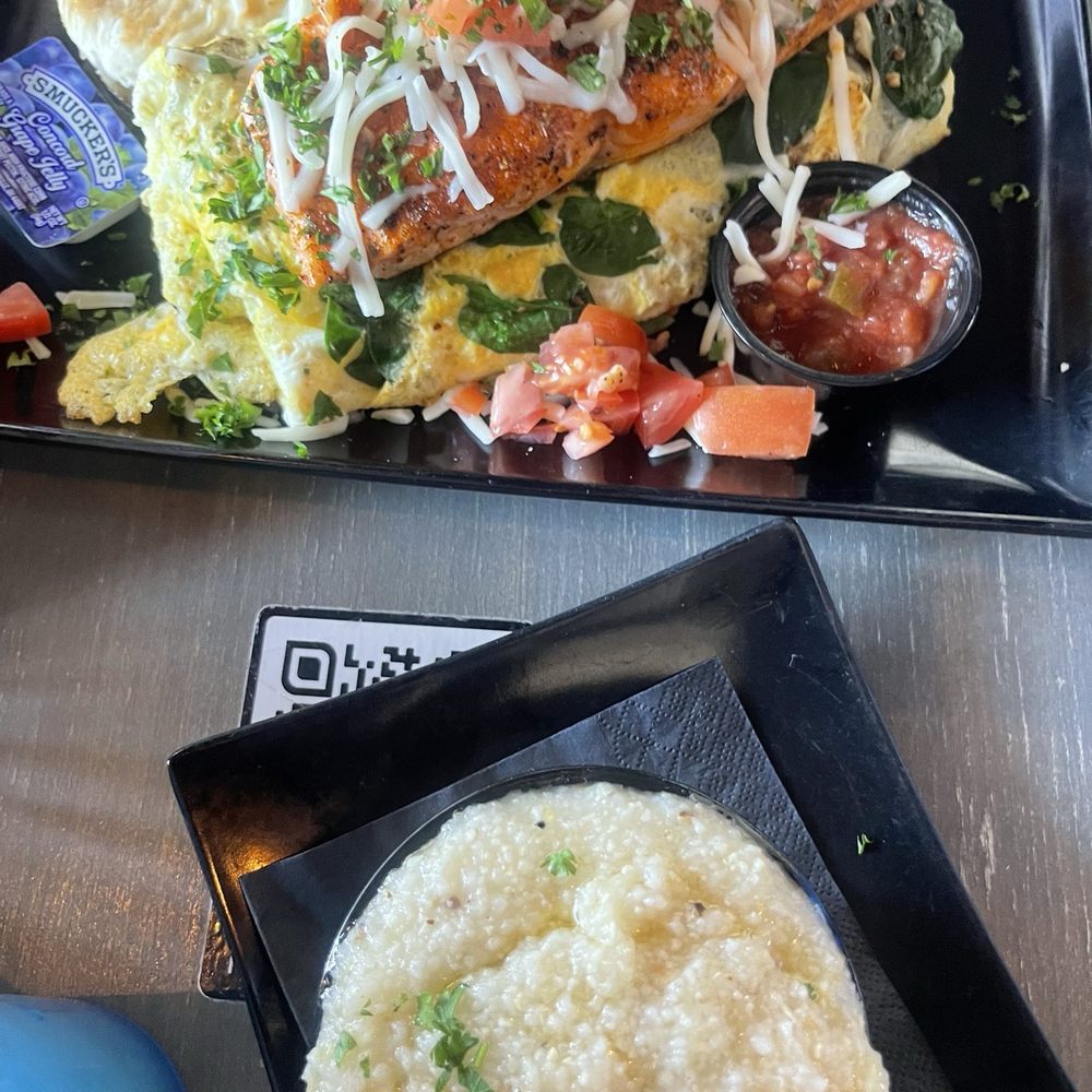 Augie’s Cafe - Grits with Salmon Omelette - Cafes Near Me - Atlanta, Georgia