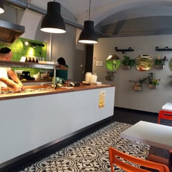 Shelanu Koscher Falafel In Wien - Super Interior!!!