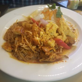 Saigon Lotus - Pad thai - Vietnamese Near Me - Toronto, Ontario
