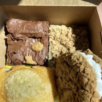 Defloured - Bakeries Near Me - Chicago, Illinois