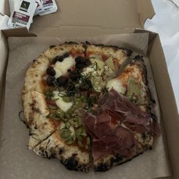 Quattro stagioni (4 seasons) artichoke, mushroom, olive, prosciutto