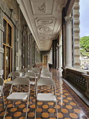 Iolani Palace by null