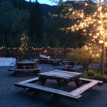 Skyway Bar & Grill - Awesome outside area with a fire pit and stage - Barbeque Near Me - Zigzag, Oregon