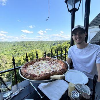 Skybar Gourmet Pizza - Pizza Near Me - Eureka Springs, Arkansas