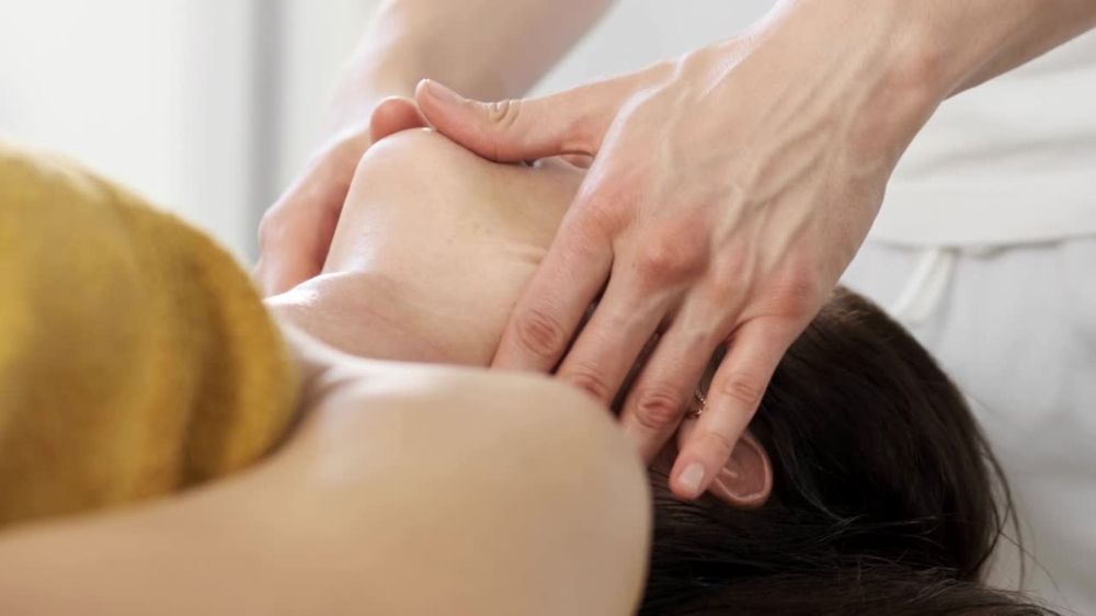 Hyssop & Honey Skin + Wellness Studio Logo