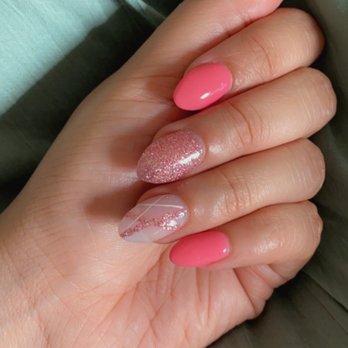 Nail Lounge - Nail color: "Kiss Me I'm Brazilian" - Nail Salons Near Me - Rochester, Michigan