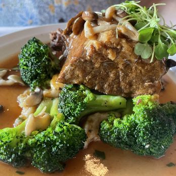 Copley's - Prime short rib with lobster mashed potatoes and broccoli was delicious! - New American Near Me - Palm Springs, California