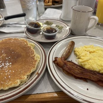Ray's Diner - Grand Slam - Diners Near Me - Elgin, Illinois