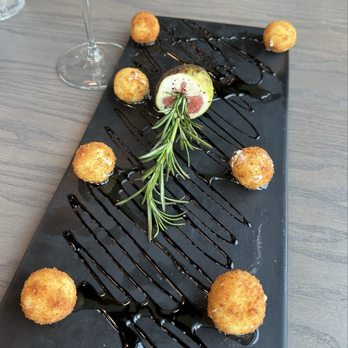 NAPA Kitchen And Wine - Cocktail Bars Near Me - Newtown Square, Pennsylvania