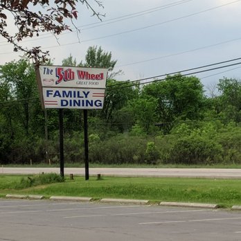 Fifth Wheel Truck Stop - New American Near Me - Newport, Michigan