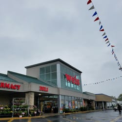 Weis Markets - Grand Opening, remodel and now sell beer and new take out area.  Nice remodel