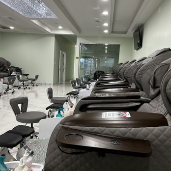 Beyouty Nails & Spa - 16 pedi chairs - Nail Salons Near Me - Louisville, Kentucky Beyouty Nails & Spa - 16 pedi chairs - Nail Salons Near Me - Louisville, Kentucky