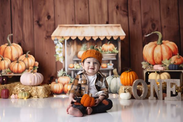 Cake Smash Photography (first birthday) - Cake smash/ milestone/ first birthday photos. Choose from an existing theme or I can create a custom design for you!