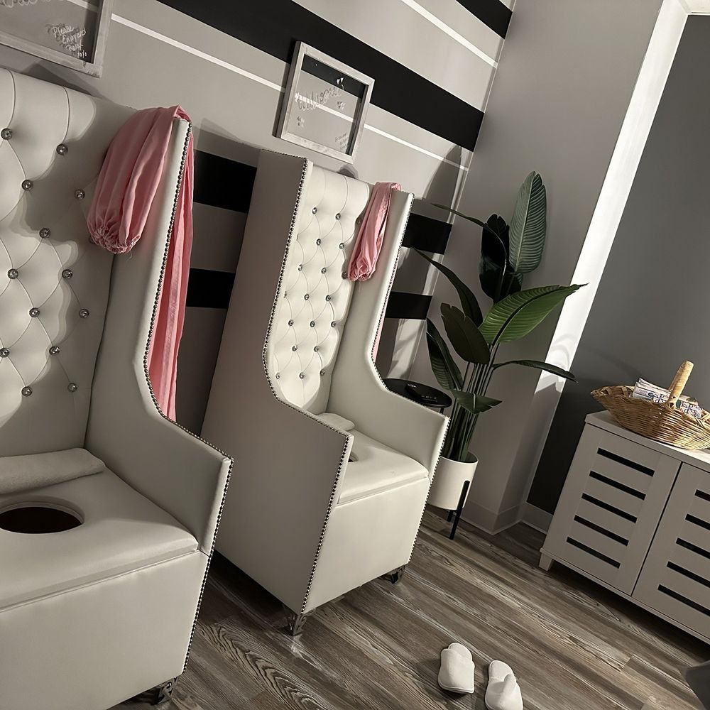 The V Room LLC - Day Spas Near Me - Aurora, Colorado