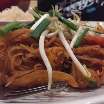 Naung Mai Thai Kitchen - Chicken pad Thai - Thai Near Me - Hilo, Hawaii Naung Mai Thai Kitchen - Chicken pad Thai - Thai Near Me - Hilo, Hawaii