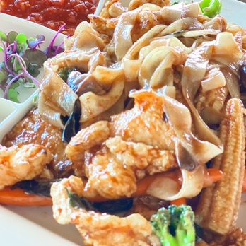 Sasi Thai - Chicken pad see ew - Thai Near Me - Cancún, ROO Sasi Thai - Chicken pad see ew - Thai Near Me - Cancún, ROO