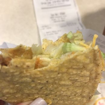 Taco Bell - 29 minutes later I'm finally enjoying my taco - Fast Food Near Me - Miami, Florida