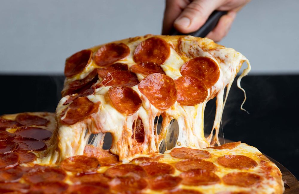 Delish Pizza Logo