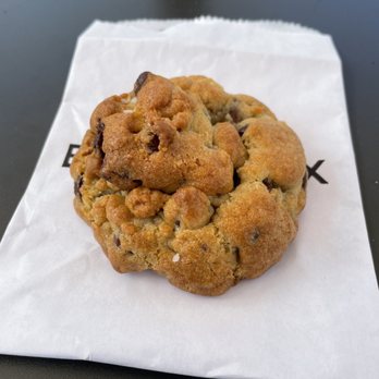 Batch & Box - Del Mar - The classic - chocolate chip cookie - Bakeries Near Me - San Diego, California Batch & Box - Del Mar - The classic - chocolate chip cookie - Bakeries Near Me - San Diego, California