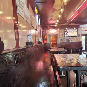 Parky’s Pizza Bar - A pic of the seating behind the barstools. - Bars Near Me - Tacoma, Washington Parky’s Pizza Bar - A pic of the seating behind the barstools. - Bars Near Me - Tacoma, Washington