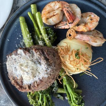 Earls Kitchen + Bar - New American Near Me - Orlando, Florida Earls Kitchen + Bar - New American Near Me - Orlando, Florida