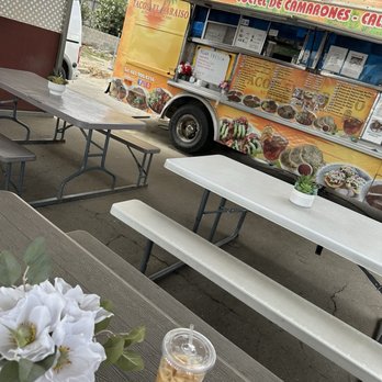 Tacos El Paraiso - Horchata con Cafe waiting for the burrito! - Food Trucks Near Me - Buttonwillow, California Tacos El Paraiso - Horchata con Cafe waiting for the burrito! - Food Trucks Near Me - Buttonwillow, California