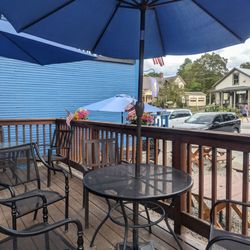 Weston Village Store - Nice outdoor seating