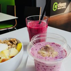 Choozo - Frühstücks-Menü: Porridge mit Apfel und Kokos, Quarkfit und Beeren-Smoothie.....