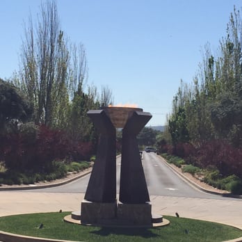 Darioush Winery - Center firepit. - Wineries Near Me - Napa, California Darioush Winery - Center firepit. - Wineries Near Me - Napa, California