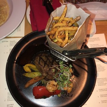 Maestro - a plate of food on a table - Bars Near Me - Saint-Sauveur, Quebec Maestro - a plate of food on a table - Bars Near Me - Saint-Sauveur, Quebec