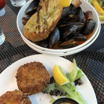 Rockafella's Restaurant - Crab cakes, mussels - American Near Me - Salem, Massachusetts