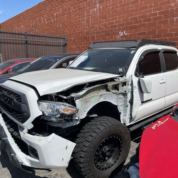 Bay Cities Auto Body - Body Shops Near Me - Harbor City, California
