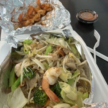 Thai Or Chinese Food - Pad von 38. Pad Voon Seen shrimp n chicken - Chinese Near Me - Oxnard, California Thai Or Chinese Food - Pad von 38. Pad Voon Seen shrimp n chicken - Chinese Near Me - Oxnard, California