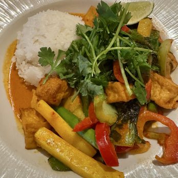 The Elephant Walk - Légumes Et Tofu Grillés, Curry Vert Au Gingembre (available gluten free) - Cambodian Near Me - Boston, Massachusetts