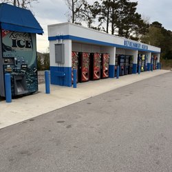 Go Gas - Bank of vending machines and ice cream