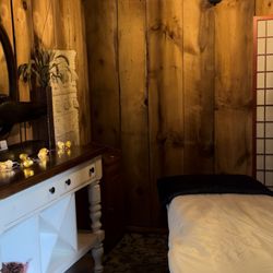 The Omstead - A zen massage room