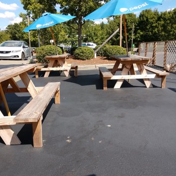 Milton's Pizza and Pasta - Wakefield - picnic tables and umbrellas - Pizza Near Me - Raleigh, North Carolina