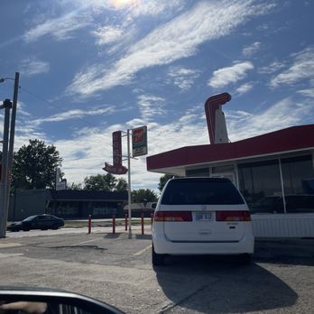 Bobo’s Drive In - From the street - Fast Food Near Me - Topeka, Kansas