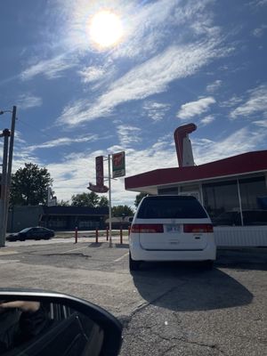 Bobo's Drive In by null