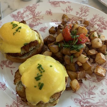 Little Hen - Crab cake Benny with potatoes - Breakfast & Brunch Near Me - Miami, Florida Little Hen - Crab cake Benny with potatoes - Breakfast & Brunch Near Me - Miami, Florida
