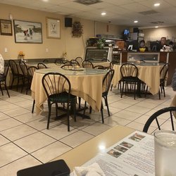 Pho Cali - Dining room and counter