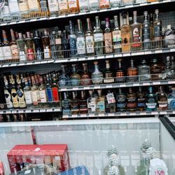 Liquor City - Inide