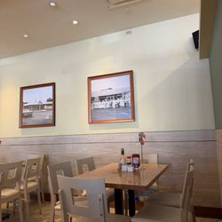 Liliha Bakery - Ala Moana - Inside