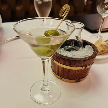 Harris' Restaurant - Martini - Steakhouses Near Me - San Francisco, California