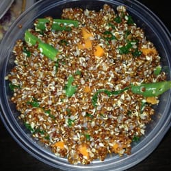 Red quinoa salad