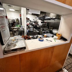 SUSHI To The MOON - A peak in the kitchen