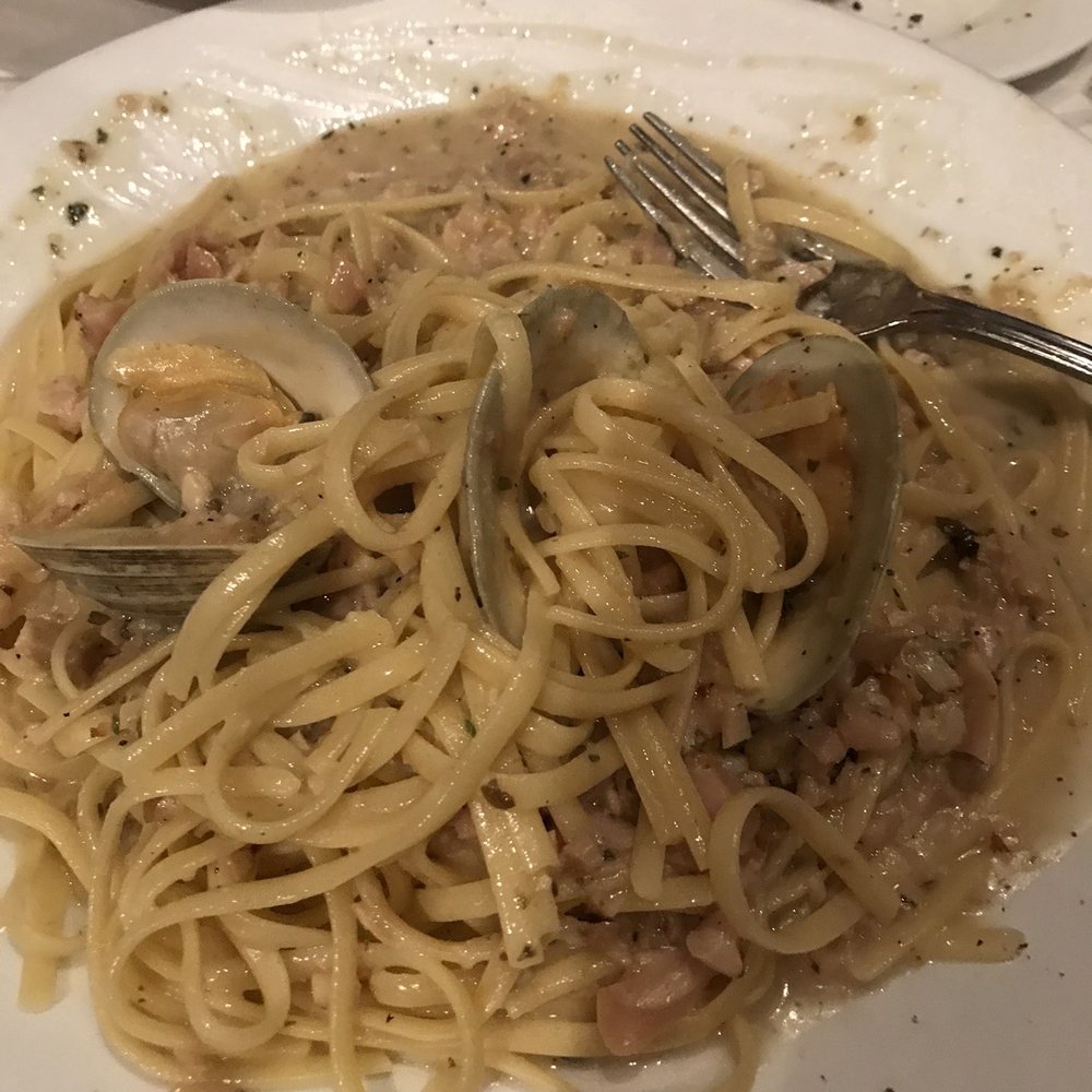 Papazzio Restaurant - Clam Linguine con Vongole - Italian Near Me - Bayside, New York Papazzio Restaurant - Clam Linguine con Vongole - Italian Near Me - Bayside, New York