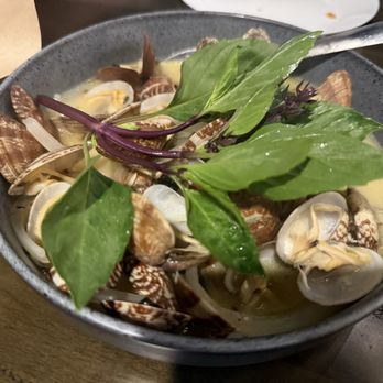 Amazing Basil - clam - Asian Fusion Near Me - Fremont, California